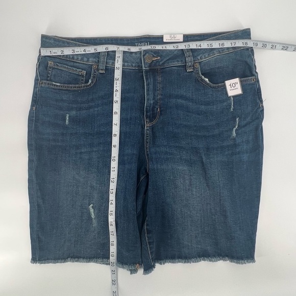 NWT Time And Tru Mid Rise Distressed Cut Off Jean Shorts Size 18 Women’s - Picture 5 of 7